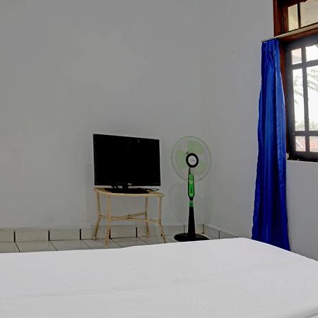 Spot On 92856 Home Stay Syariah Aom Kusman Сукабуми Экстерьер фото